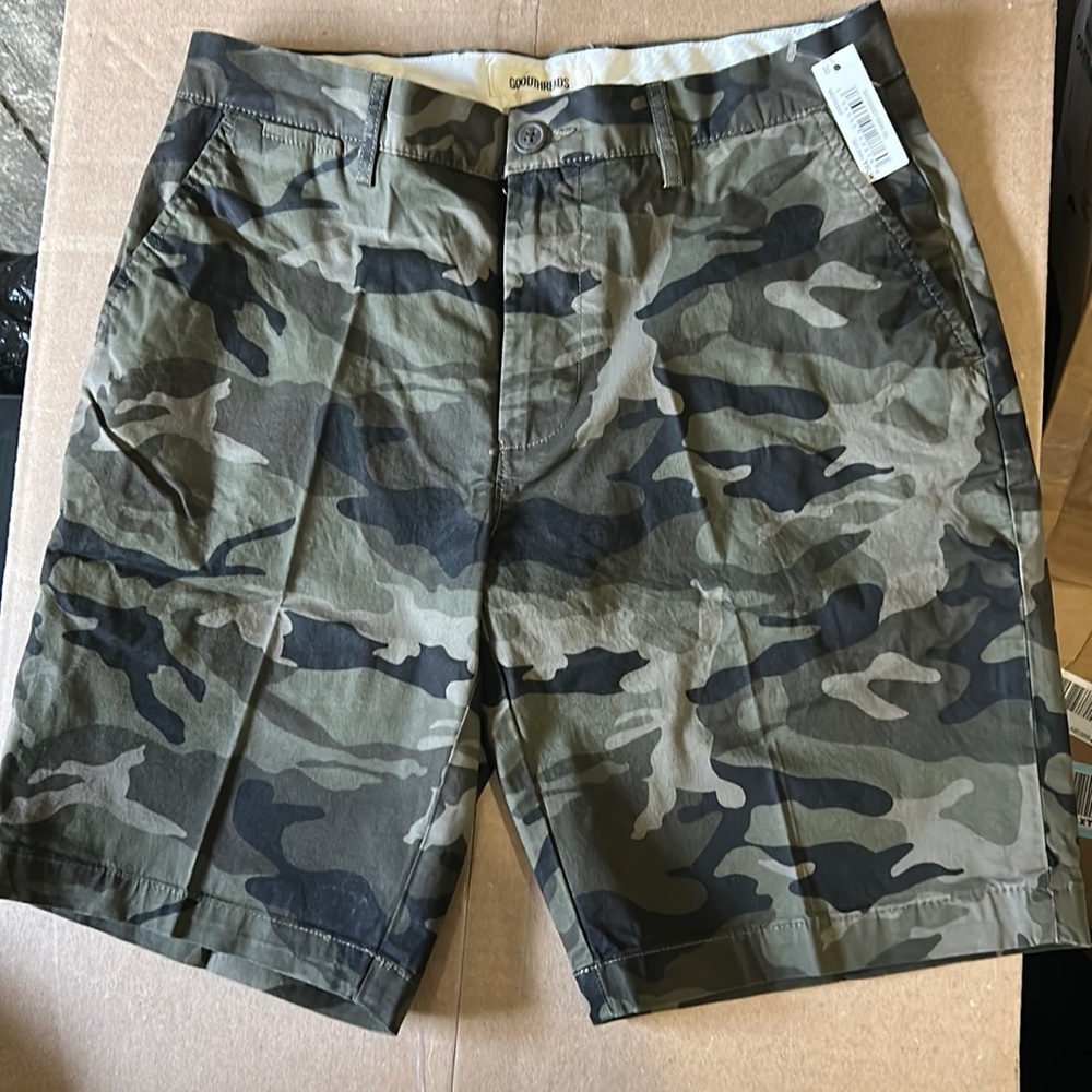 GOODTHREADS CAMO PRINT CARGO SHORTS WAIST 30